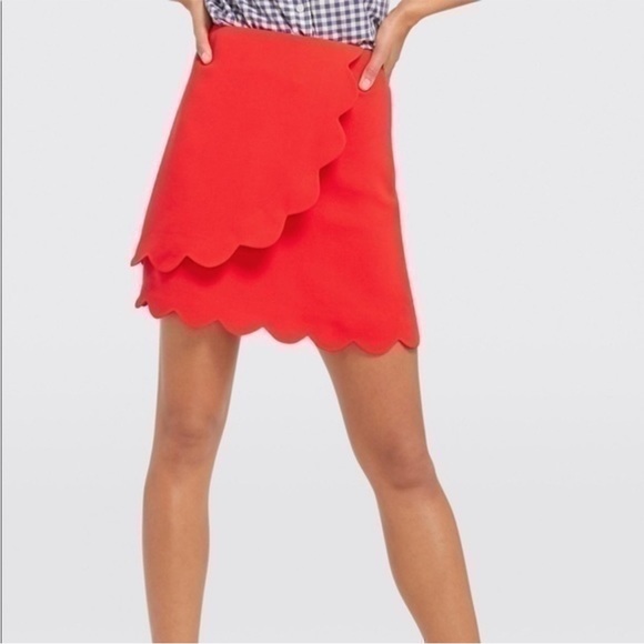 Draper James size 2 NWT solid scallop skirt in pop red color. Side zip. - Picture 2 of 6